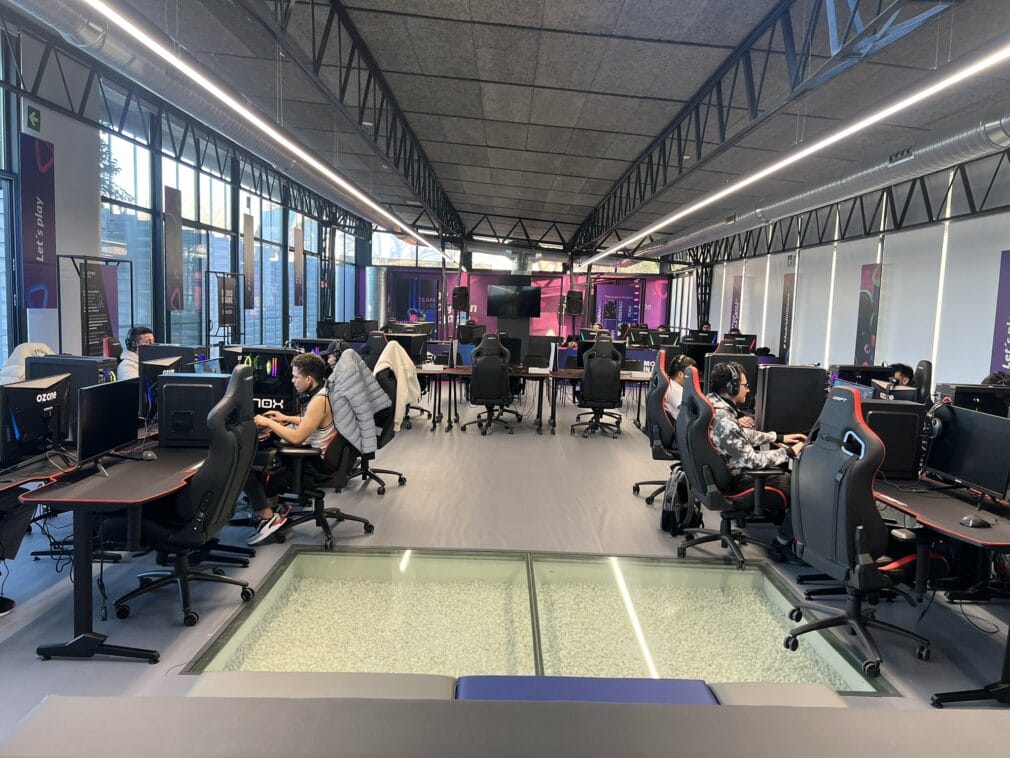 El Tardeo celebra su primer aniversario con M1xwell