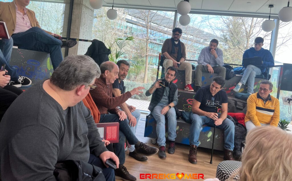 Hemos asistido a la presentación de Cinco Duros: La Historia del Videojuego en España (Vol.2) Hemos asistido a la presentación de Cinco Duros: la historia del videojuego en España (Vol.2)