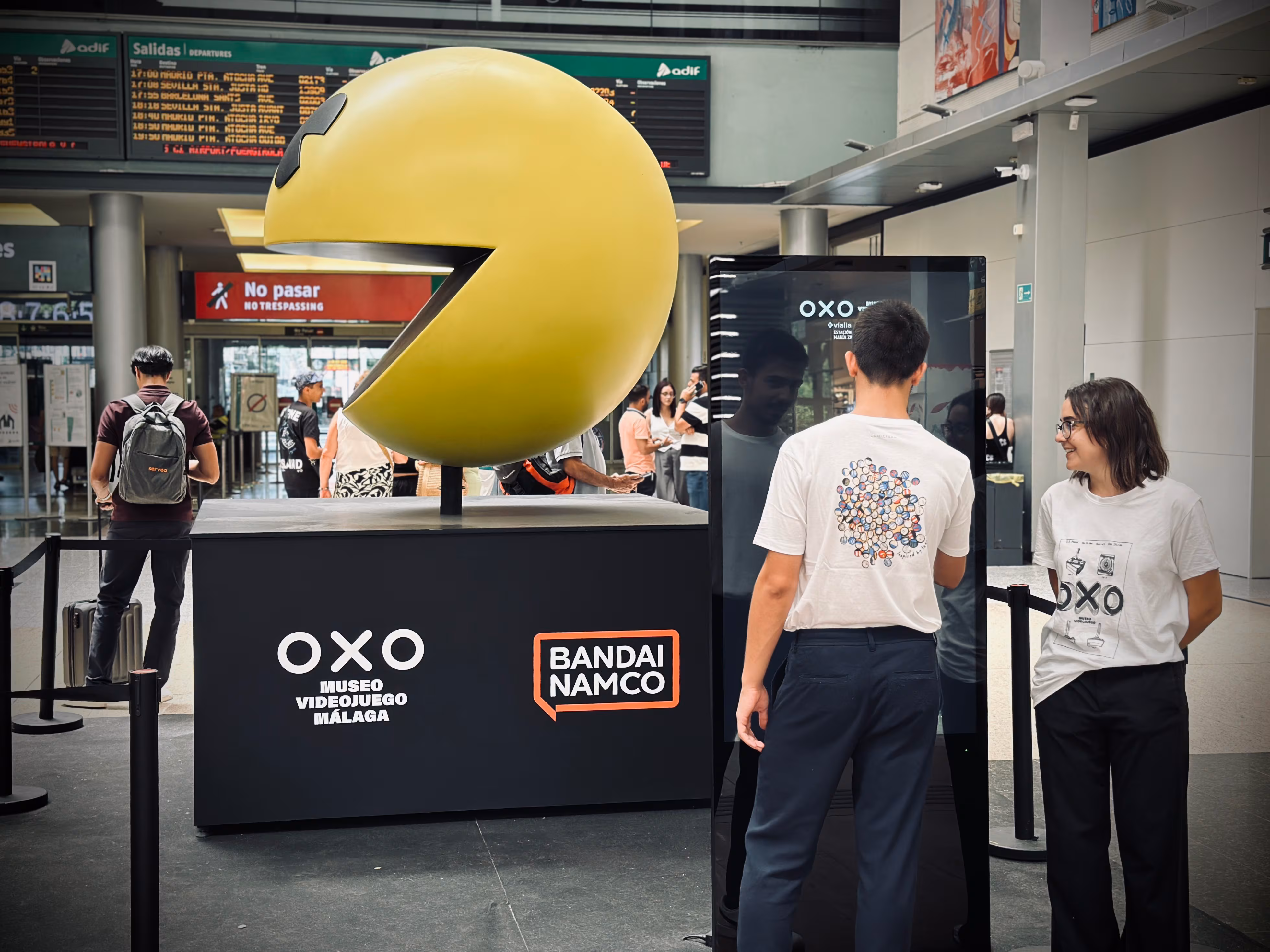 PAC-MAN celebra su 45 aniversario en el OXO Museo del Videojuego de Málaga PAC-MAN celebra su 45 aniversario en el Museo del Videojuego OXO de Málaga