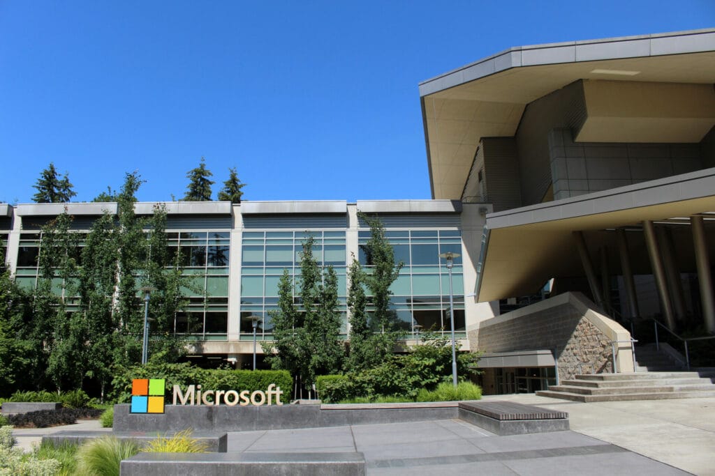 Microsoft afronta despidos de 9.000 personas más